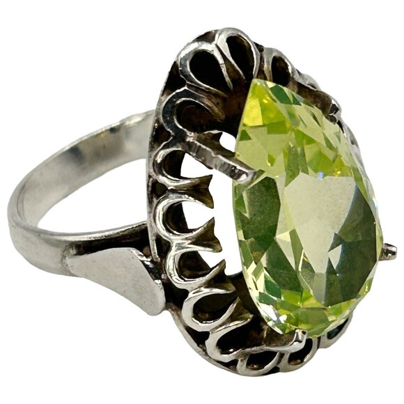 925 Sterling Silver Simulated Peridot Cocktail Ring - Size 7 - Picture 4 of 8